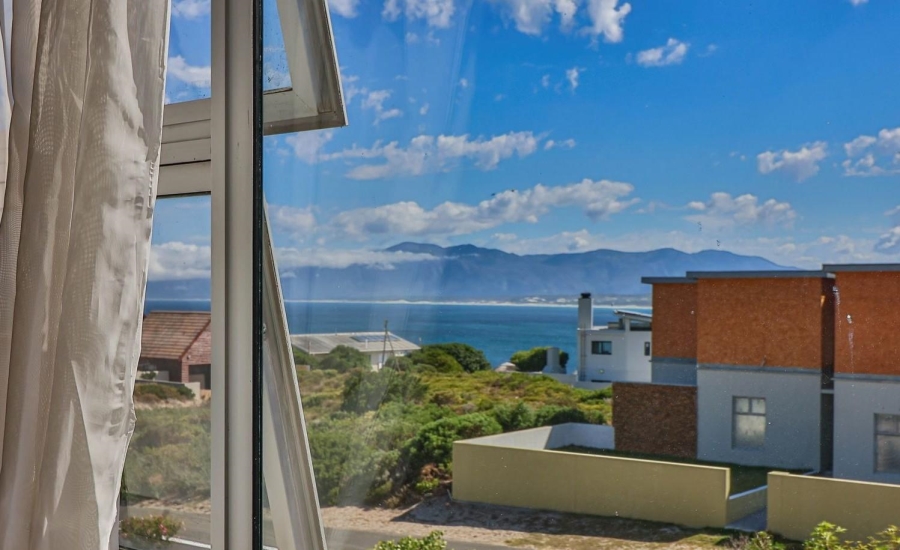 4 Bedroom Property for Sale in De Kelders Western Cape